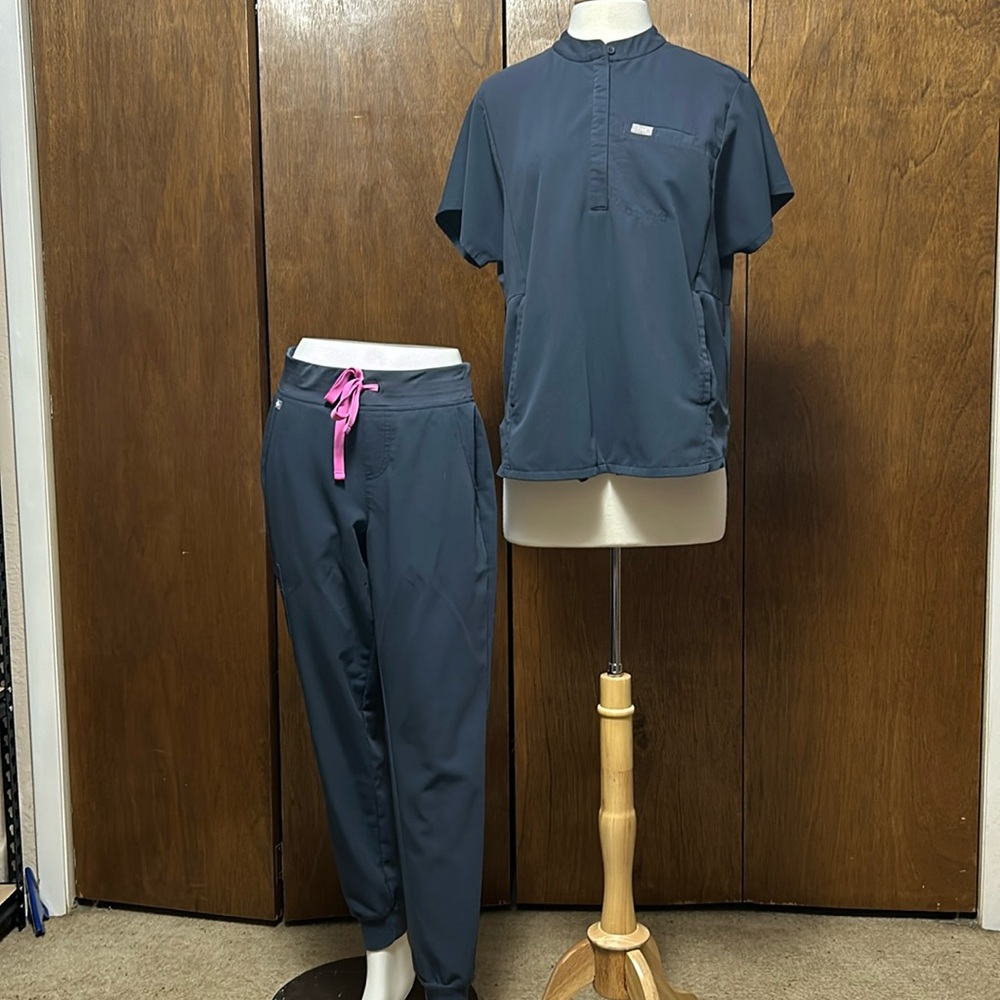 Figs night sky Montex top and jogger bottoms in size medium